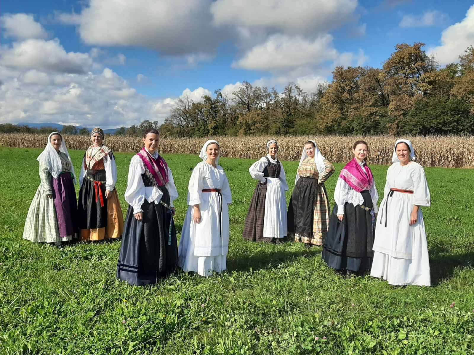 Pevske in inštrumentalne delavnice KED Folk Slovenija: Dečve